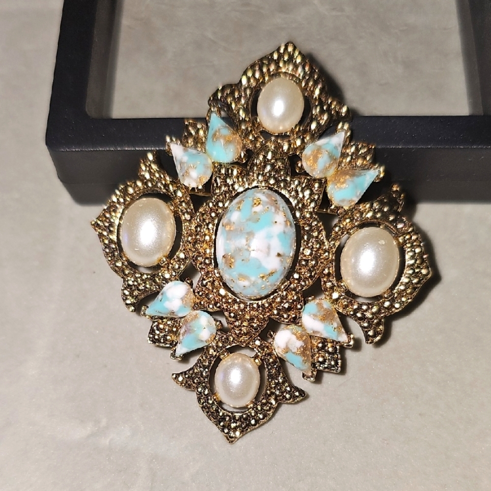 Vintage Signed Sarah Coventry 1968 Remembrance Collection Brooch And Pendant